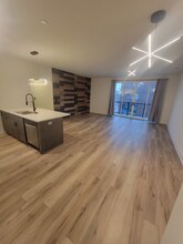 302 W Liberty Dr, Unit 304 in Wheaton, IL - Foto de edificio - Building Photo