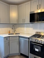 225 Lexington Ave in Oyster Bay, NY - Building Photo