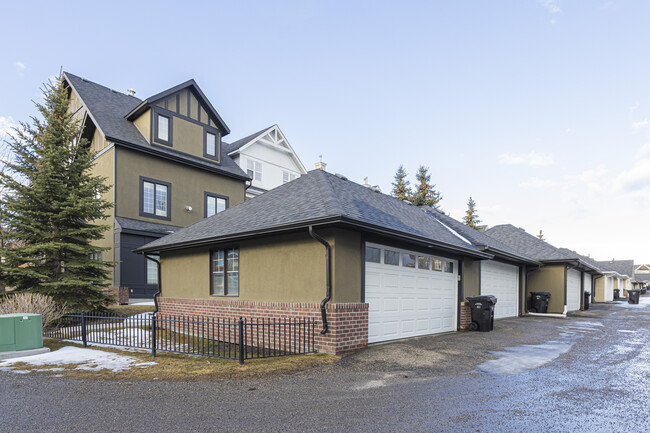 179 Ypres SW in Calgary, AB - Building Photo - Building Photo