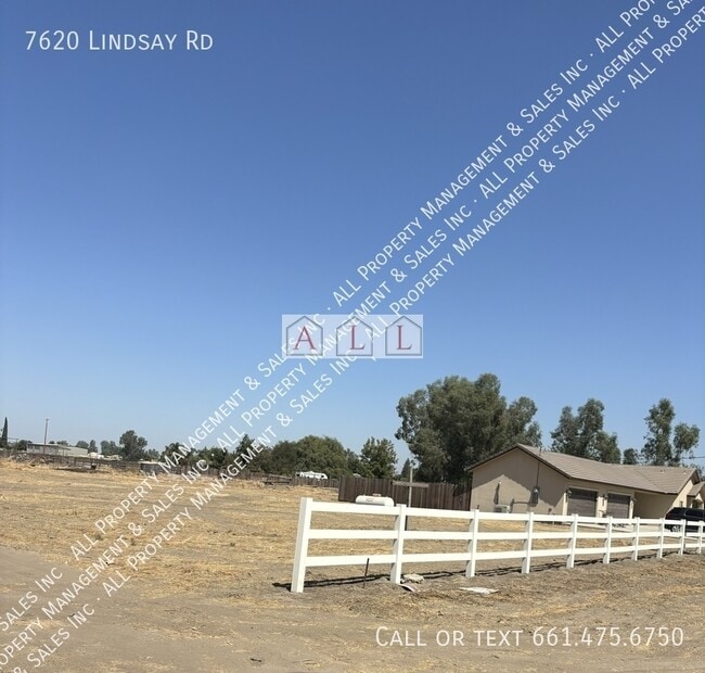 7620 Lindsay Rd in Bakersfield, CA - Building Photo - Building Photo
