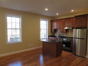 136 Inman St, Unit 3 in Cambridge, MA - Building Photo - Building Photo