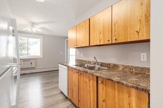 Corbitt Arms in Medicine Hat, AB - Building Photo - Building Photo