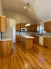 2500 SW Current Ln in Lee's Summit, MO - Foto de edificio - Building Photo