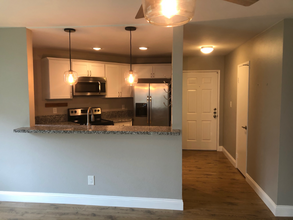 7555 Charmant Dr in San Diego, CA - Building Photo - Building Photo
