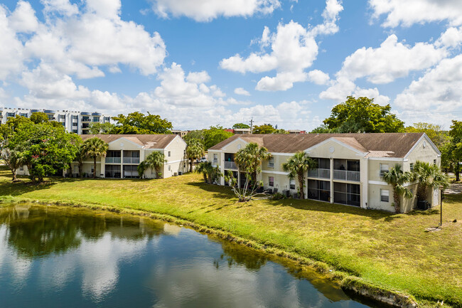 Circle's Edge in Lauderhill, FL - Foto de edificio - Building Photo