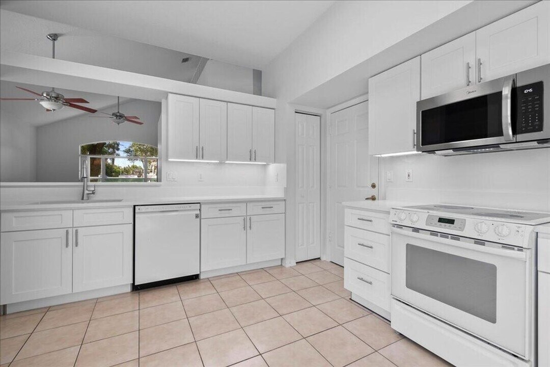 5143 Elpine Way in West Palm Beach, FL - Building Photo