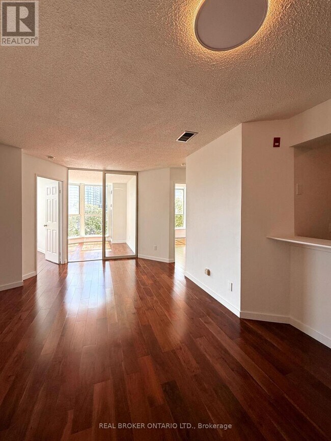 20-620 Southport St in Toronto, ON - Building Photo - Building Photo