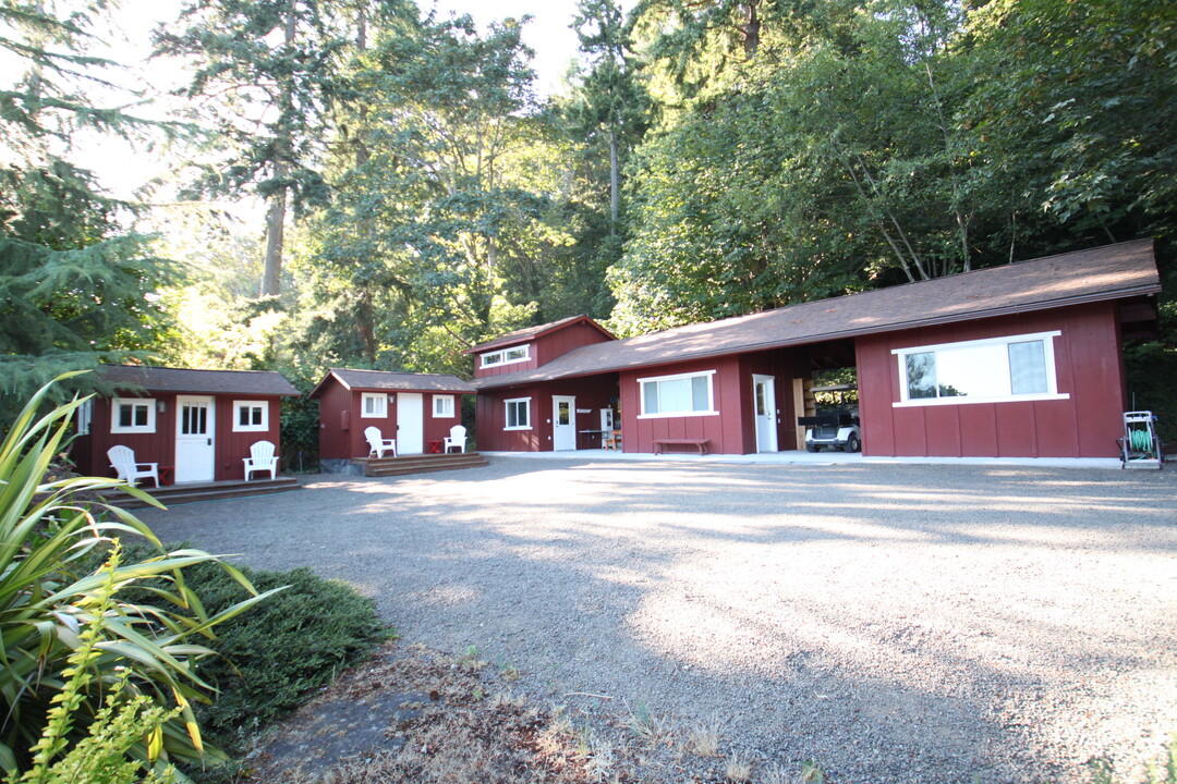 12607 SW Bachelor Rd in Vashon, WA - Building Photo