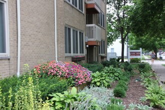 121 Perrin St, Unit 2 in Ypsilanti, MI - Foto de edificio - Building Photo