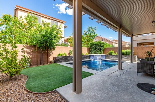 9784 Kodiak Island Ct, Unit 1 BD in Las Vegas, NV - Building Photo - Building Photo