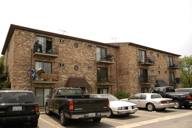 1921 Green Ln N in Palatine, IL - Foto de edificio - Building Photo