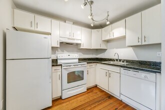 3208 Mcclintock Ave S in Seattle, WA - Building Photo - Building Photo