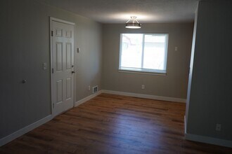 12101 NE 77th St in Vancouver, WA - Building Photo - Building Photo