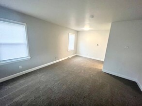 2215 Bird Dr in Erie, PA - Building Photo - Building Photo