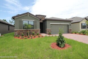896 Old Country Rd S E in Palm Bay, FL - Building Photo