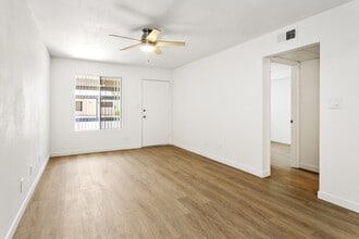 The Hamptons in Mesa, AZ - Building Photo - Building Photo