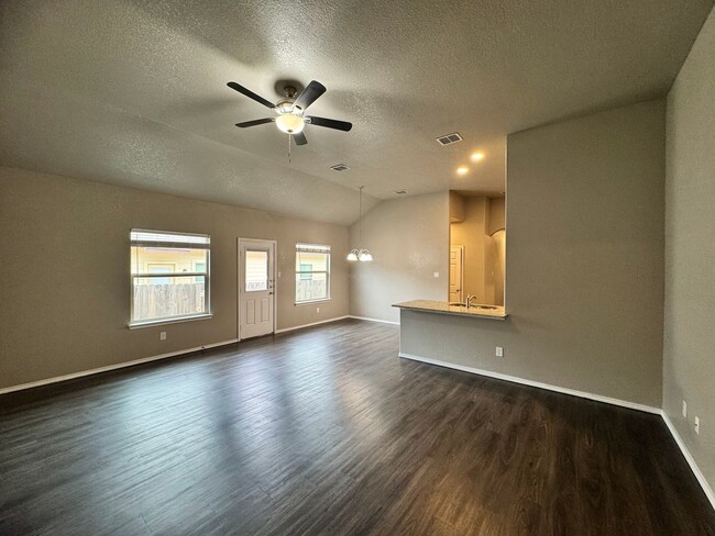 5518 Rio Cyn in Converse, TX - Building Photo - Building Photo