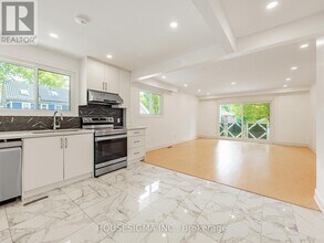 16 Muskoka Ave in Toronto, ON - Building Photo - Building Photo
