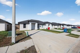 340 Uva Ln in Brownsville, TX - Building Photo - Building Photo
