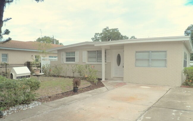 property at 2514 10th Ave Dr E