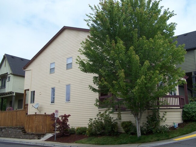 2501 NW Parnell Terrace in Portland, OR - Foto de edificio - Building Photo