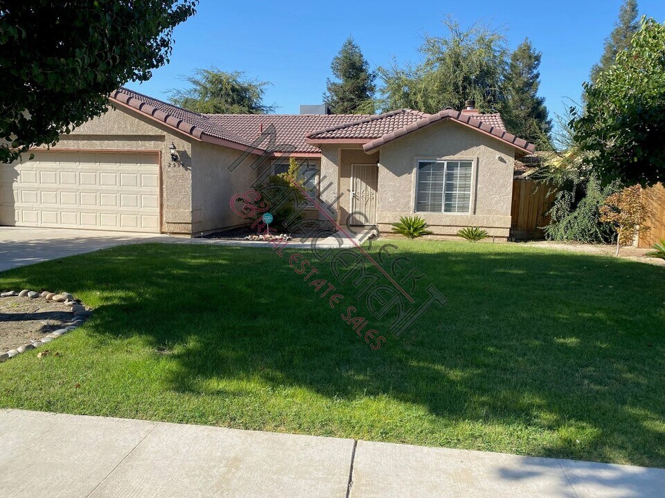 2538 W Delta Ct in Visalia, CA - Building Photo