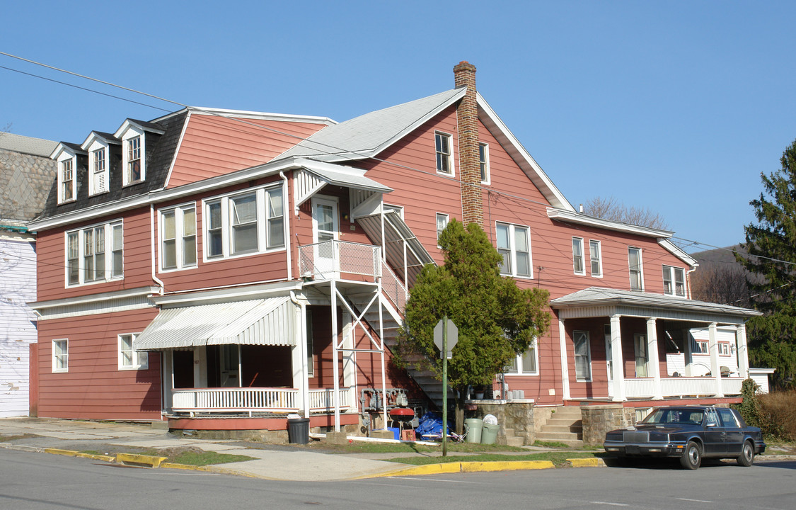 502 Center St in Jim Thorpe, PA - Building Photo