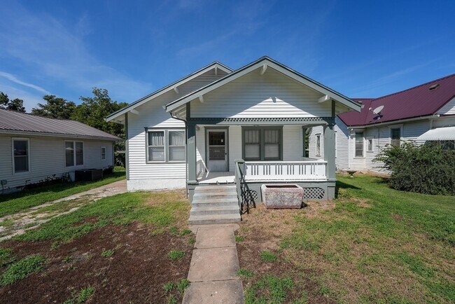 property at 207 S Elm St