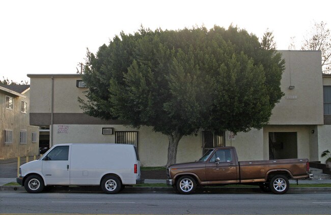 7048 Fulton Ave in North Hollywood, CA - Building Photo - Building Photo