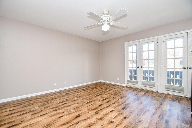 6354 Del Monte Dr in Houston, TX - Building Photo - Building Photo