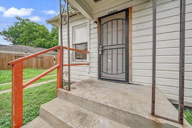 property at 2721 Napoleon St