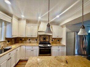 27 Nautilus Pl in New Rochelle, NY - Foto de edificio - Building Photo