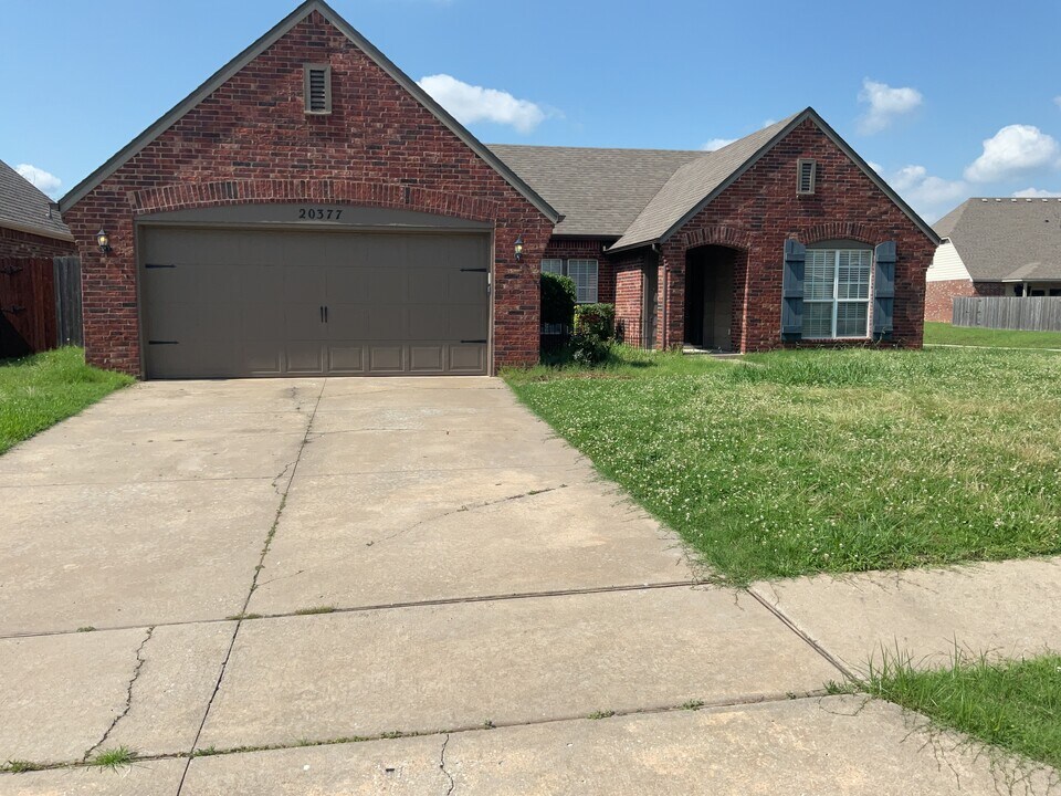20377 East 33rd St S in Broken Arrow, OK - Building Photo