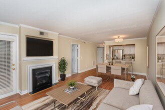 1011 Nicholwood Dr, Unit 105 in Raleigh, NC - Foto de edificio - Building Photo