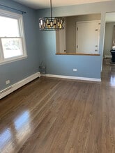 764 Holiday Ln in Des Plaines, IL - Foto de edificio - Building Photo