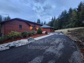 1965 Baker View Dr in Sequim, WA - Building Photo - Building Photo