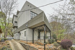 1024 Hemphill Ave NW, Unit L-B The Meadow Court in Atlanta, GA - Building Photo