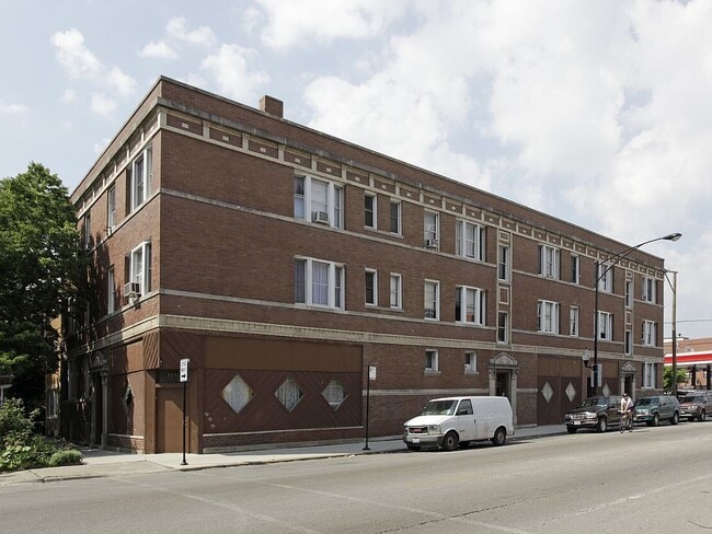 property at 1945 W Augusta Blvd