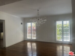 320 S McCarty Dr in Beverly Hills, CA - Building Photo - Building Photo