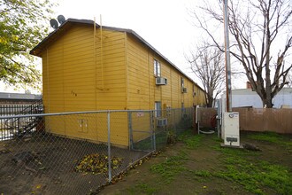 115 Beardsley Ave in Bakersfield, CA - Foto de edificio - Building Photo