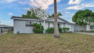 7124 Parrot Dr in Port Richey, FL - Building Photo - Building Photo