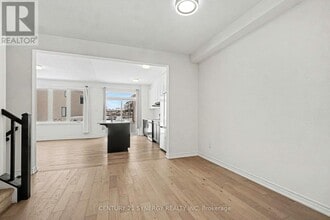 520 Flagstaff Dr in Ottawa, ON - Building Photo - Building Photo