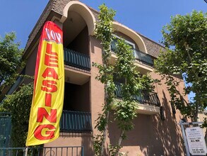 Centinela Apartments in Los Angeles, CA - Building Photo - Building Photo