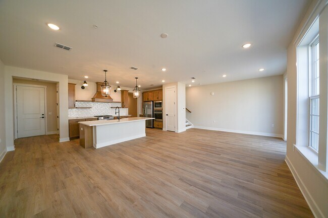 108 Iris Ct in Warren, NJ - Building Photo - Building Photo