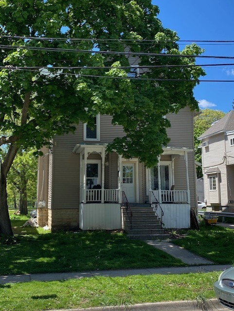 147 John St in Dekalb, IL - Foto de edificio