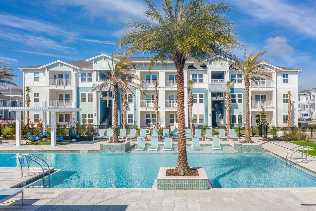 Serenity at Lake Wales in Lake Wales, FL - Foto de edificio