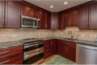 1002 Paradise Rd in Swampscott, MA - Building Photo - Building Photo