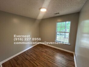 1612 Deer Springs Rd in Pelham, AL - Building Photo - Building Photo