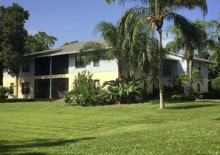 6553 SE Federal Hwy in Stuart, FL - Building Photo