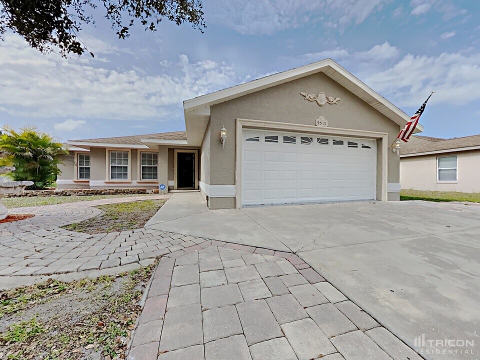 9515 27th Ave E in Palmetto, FL - Building Photo